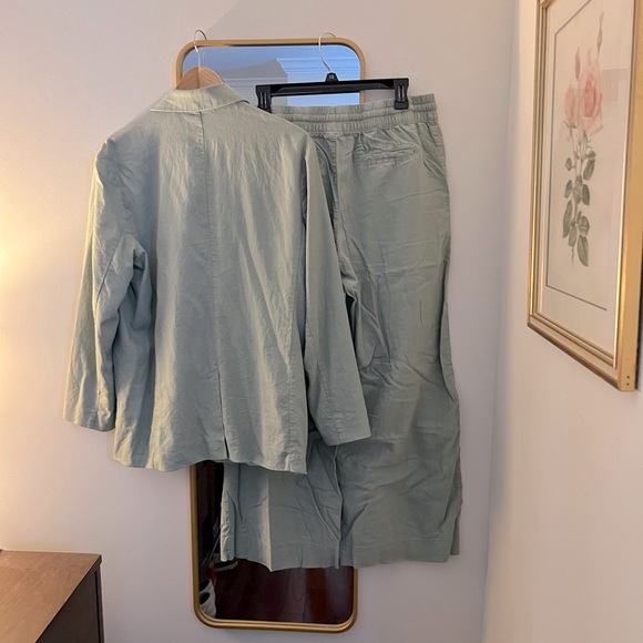 Blazer & Pants. A New Day Set - Picture 5 of 7